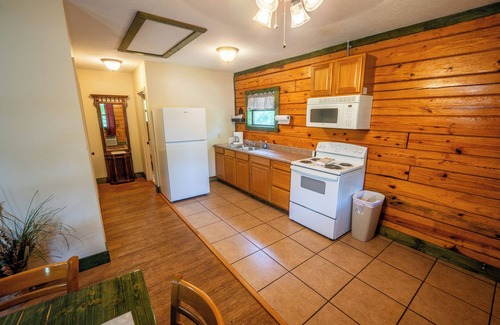 Buchanan House | Cabin 5 at Fishtale Lodge