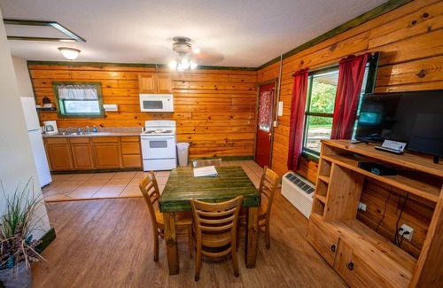 Buchanan House | Cabin 5 at Fishtale Lodge
