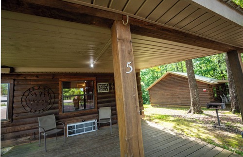 Buchanan House | Cabin 5 at Fishtale Lodge