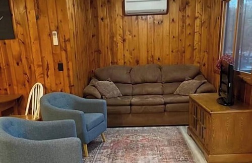 Pine River Apartment | Cabin 6 at Heaths Resort