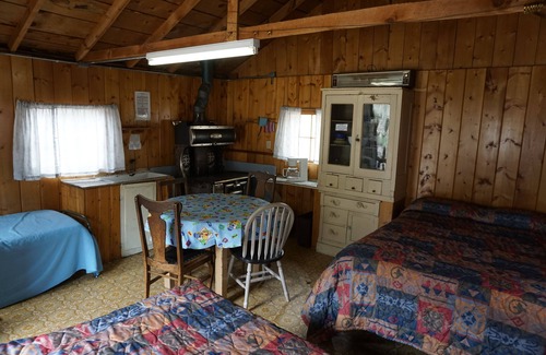 Bellvue Cabin | Cabin 6 at Sportsman’s Lodge, Rustic Cabin 6 at Sportsman's Lodge