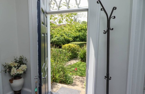Reighton Cottage | Cabin ∙ 6 bedrooms ∙ 15 guests