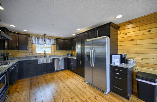 McHenry Cabin | Cabin ∙ 6 bedrooms ∙ 14 guests