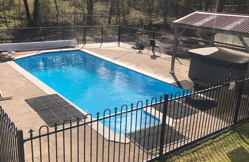 O'connell Cabin | Cabin 7 - 1 bedroom with 2 d/bunks & ensuite. Located close to kitchen/dining
