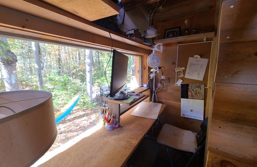 Jamaica Cabin | Cabin 7 min to Ski Stratton, Wood-Fired Sauna, Brook View, Woodstove, Dogs OK