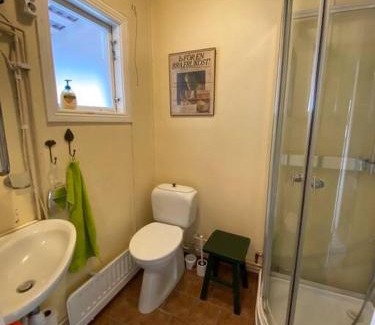 Ostersund Municipality House | Cabin 70m from lake. Big garden