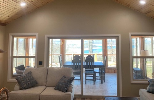 Oakland Cabin | Cabin 9 Beautiful Three Bedroom Cabin with 4 season room with view Bull Shoals