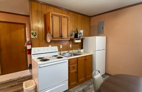 Warsaw Cabin | Cabin 9 - Reel and Trigger