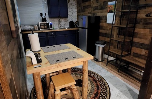 Rocky Grove Apartment | Cabin Apt 20min to Gatlinburg across from Ntl Park GameRoom+FirePit+Pet Friendly