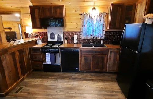Hilham Cabin | Cabin at the entrance of Standing Stone State Park and near Dale Hollow Lake.