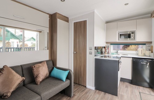 Glenisla Cottage | CABIN AT THE TAVERN, pet friendly, with a garden in Coupar Angus
