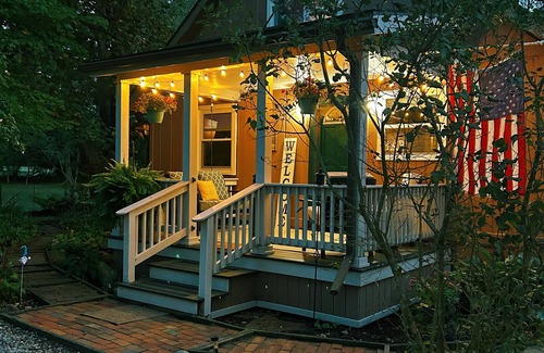 Bellville Cabin | Cabin By The Creek nestled on 3 acres with a hot tub in welcoming Bellville