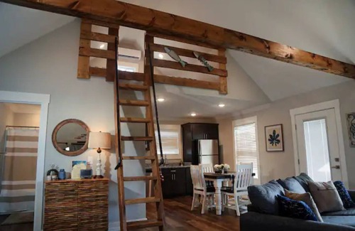Muscle Shoals Cabin | Cabin D by the Pond - King bed - Swimming Pool