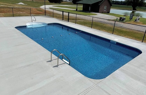 Muscle Shoals Cabin | Cabin D by the Pond - King bed - Swimming Pool