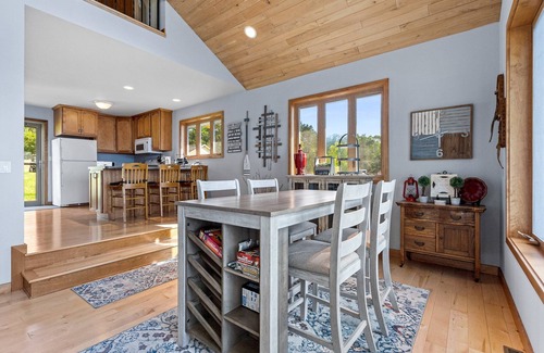 Crivitz Cabin | Cabin Getaway on Lake Noquebay