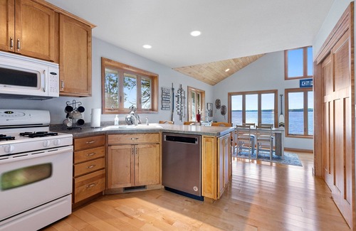 Crivitz Cabin | Cabin Getaway on Lake Noquebay