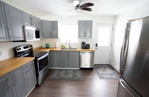 Gimli Cabin | Cabin in South Beach - Steps from the beach