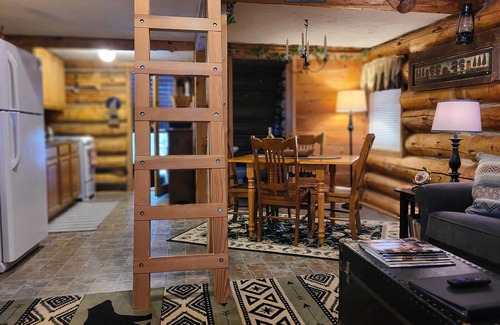 Town of Bleecker Cabin | Cabin in the ADK! Close the Great Sacandaga, Lapland Lake & Snowmobile Trails!