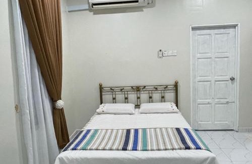 Bukit Gambir House | Cabin in the Woods by Abris