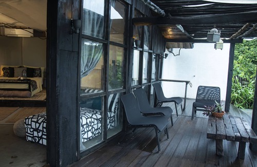 Amarnath Cabin | CABIN LOCATED ON A HILL NEXT TO THE FOREST WITH A VIEW OF THE LAKE