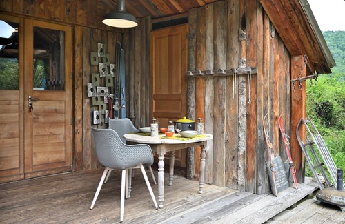 Arrien-en-Bethmale Cabin | Cabin 'Myrtille' with Mountain View, Private Terrace and Private Garden