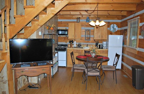 Jefferson Cabin | Cabin Near River,WIFI,Fire Pit,Small Dog Friendly,Smart TV's
