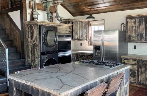 Channel Lake Cabin | Cabin on the chain! FREE WATER SPORTS