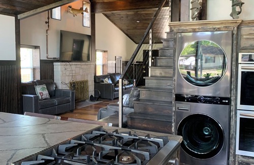 Channel Lake Cabin | Cabin on the chain! FREE WATER SPORTS