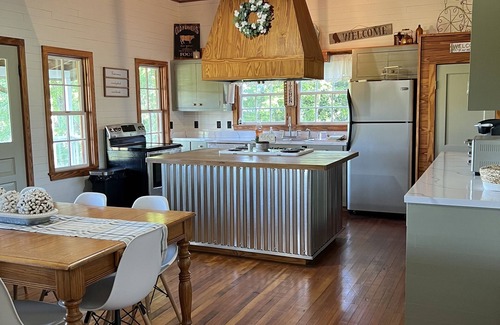 Moss House | Cabin on the Ridge - Hometown - Laurel, MS
