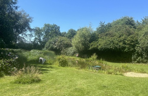 Bletchley Cabin | Cabin Retreat in Bedford - Sleeps 2 & Free parking