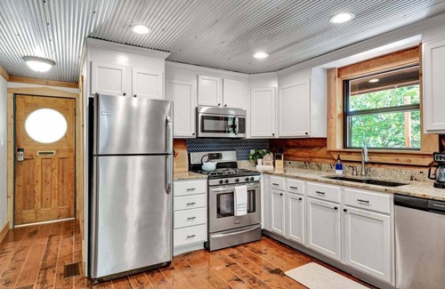 Beaver Shores Cabin | Cabin Sweet Cabin - Modern Log Cabin @ Beaver Lake W/Hot Tub
