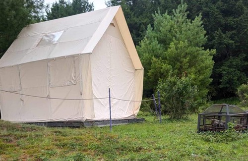 Parksville RV Rental | CABIN TENT ON WORKING RANCH NEAR BETHEL WOODS