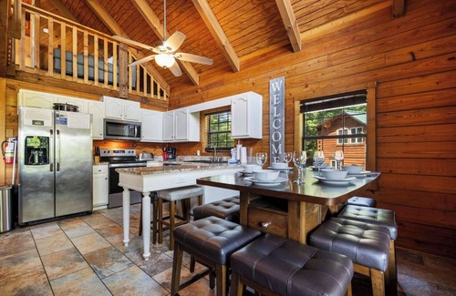 Pigeon Forge Cabin | Cabin w/GameRm + Hot Tub & Dollywood Fireworks