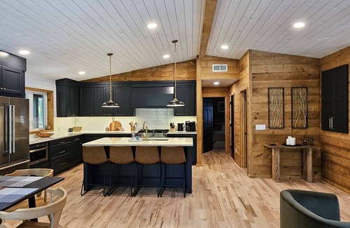 Adams Cabin | Cabin with hot tub, heated swimming pool and acres of backyard hiking