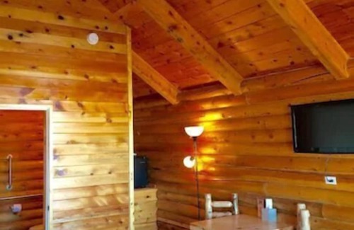 Tropic Cabin | Cabin with King Bed at Bryce Canyon Log Cabins