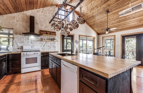 Paluxy Cabin | Cabin with Views, Hot Tub, Pickleball, & Game Building on 16 Acres!
