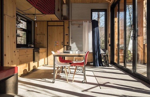Eastman Cabin | Cabin Zoobox 56 Summa