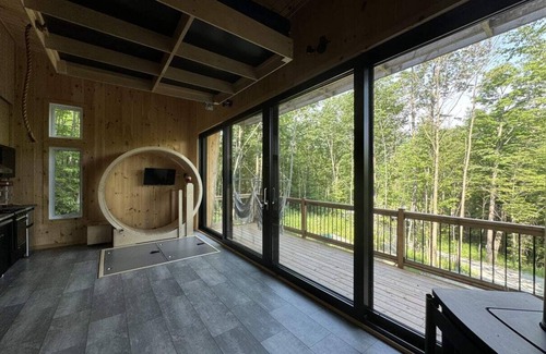 Eastman Cabin | Cabin Zoobox 79 Summa