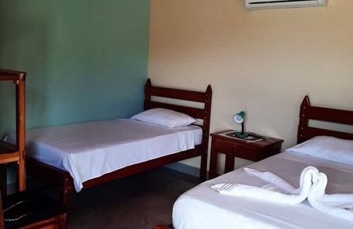 Katira Hotel | Cabinas El Pilon Rio Celeste