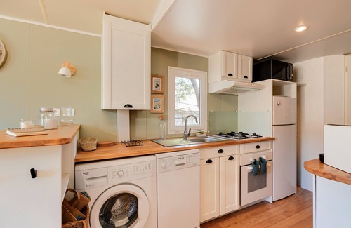 Claouey RV Rental | Cabine 70 - Mobile Home 'Lège-Cap-Ferret' with Private Terrace, Private Garden and Air Conditioning