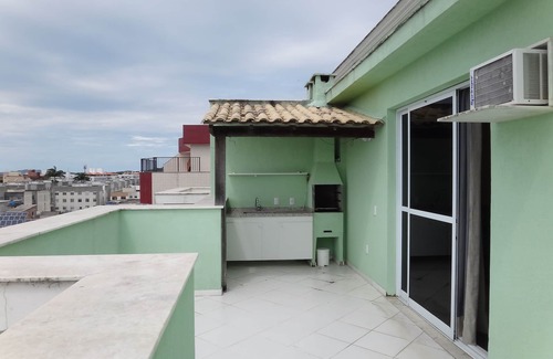 Centro Apartment | Cabo Frio, foot in the sand, beautiful coverage with air conditioning, barbecue, sink.