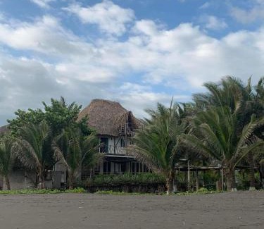 Monterrico House | Cabo tortugas - casa