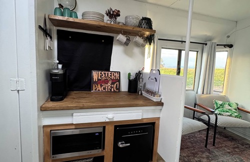 Moreland Villa | Caboose on a quiet country road with WiFi, AC
