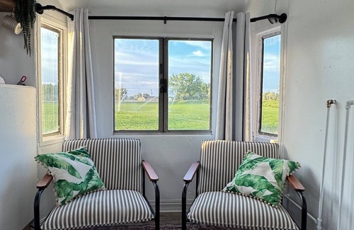 Moreland Villa | Caboose on a quiet country road with WiFi, AC