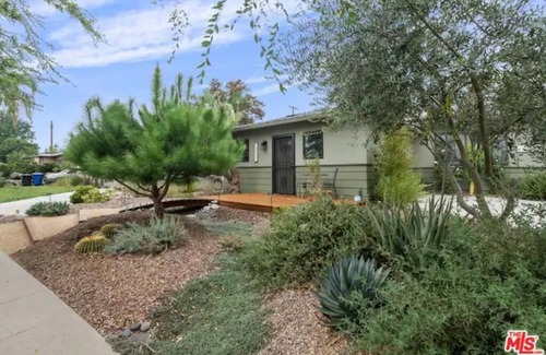 Lake Balboa Apartment | Cactus Flower Bungalow