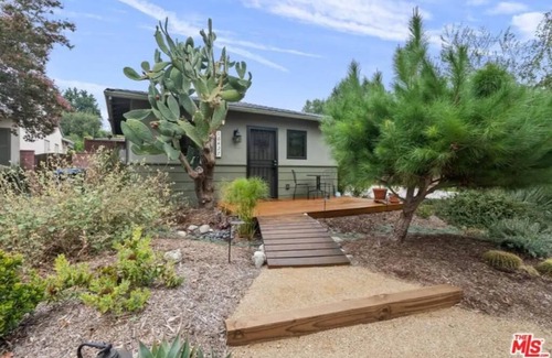 Lake Balboa Apartment | Cactus Flower Bungalow