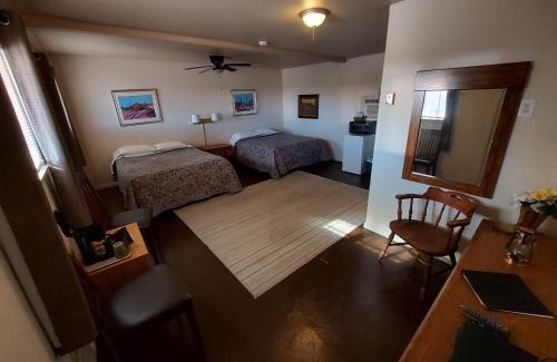 McLean Hotel | Cactus Inn