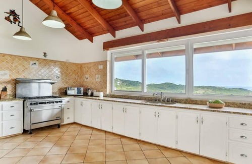 Gate Park Villa | Cadasse 1BR in Windward Hills by Personal Villas - Pool Deck, Wonderful Gardens