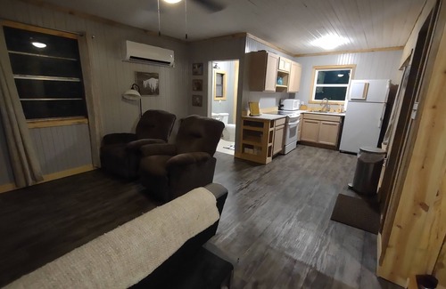 Caddo Gap Cabin | Caddo River Shack - 2 secluded acres with Kayaks and outdoor tub - Pet Friendly