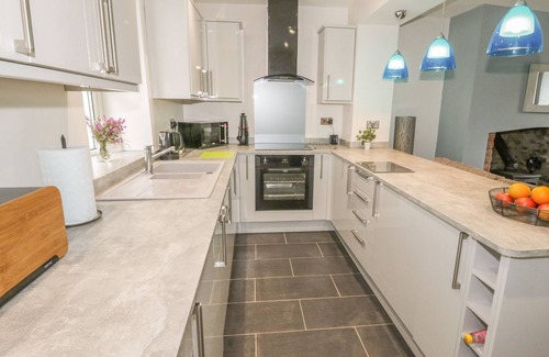 Dwygyfylchi Cottage | CAE BACH, pet friendly, with open fire in Dwygyfylchi